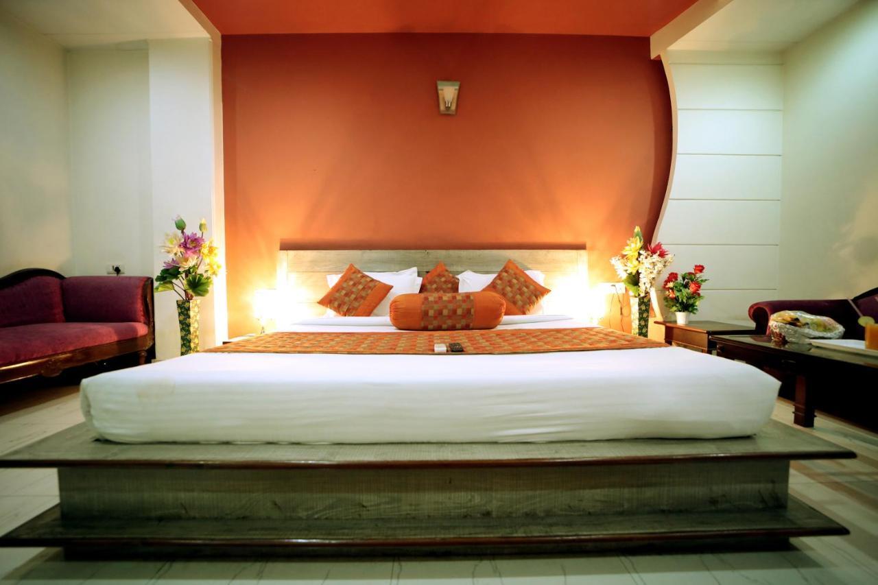 Hotel Blue Bell New Delhi Eksteriør billede